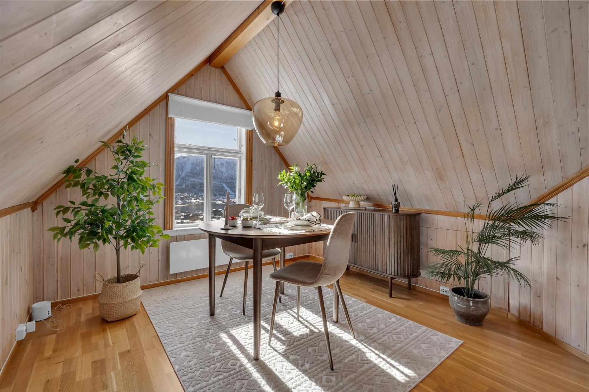 Cozy Central Loft Apartment With Amazing View Tromsø Buitenkant foto